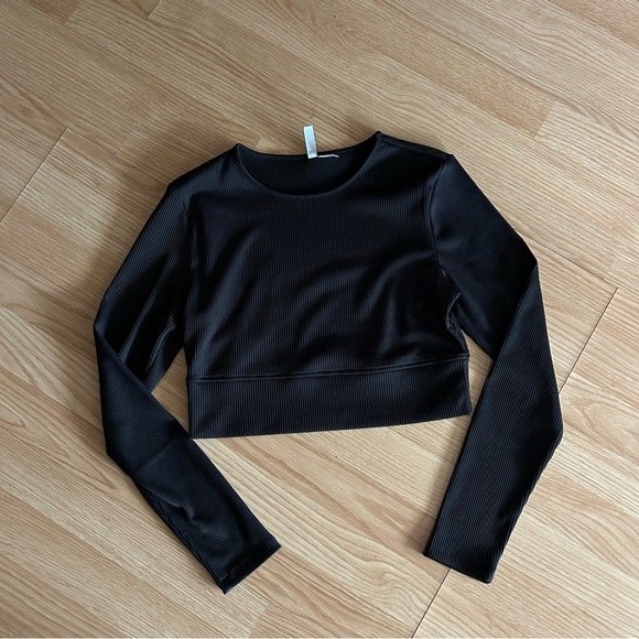 H&M Tops - H&M Divided Black Ribbed Cropped Long Sleeve Top Large